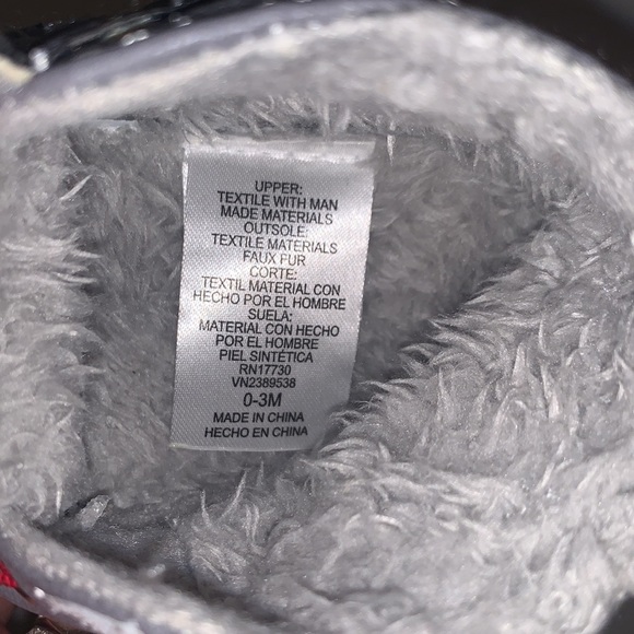 Infant booties, gray & red with faux fur interior, size 0-3 months - Picture 4 of 4